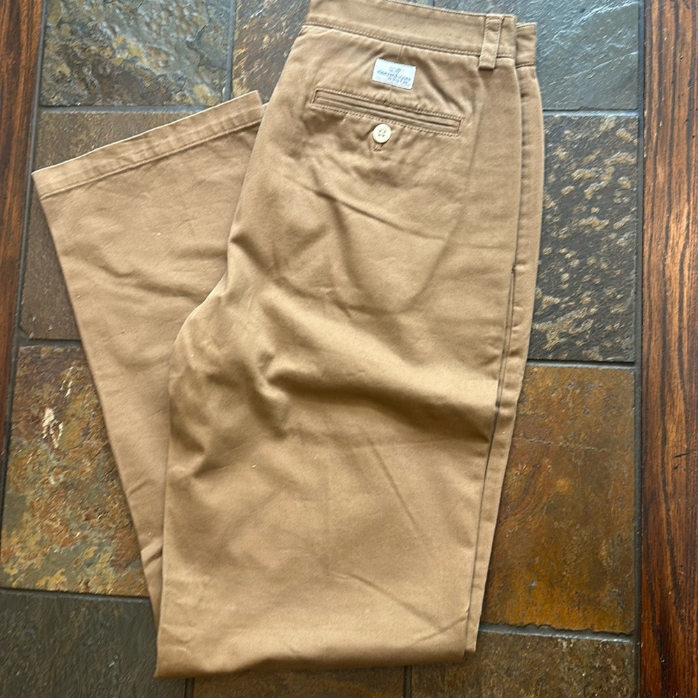 Vineyard vines khaki pants, like new, 32 x 32